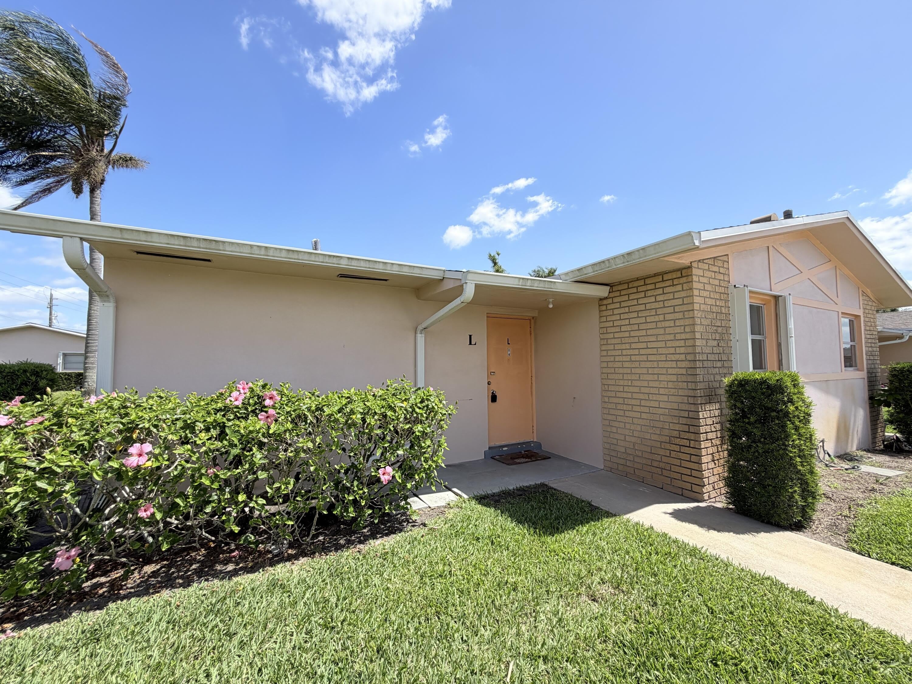 2607 Dudley Drive W – photo 2