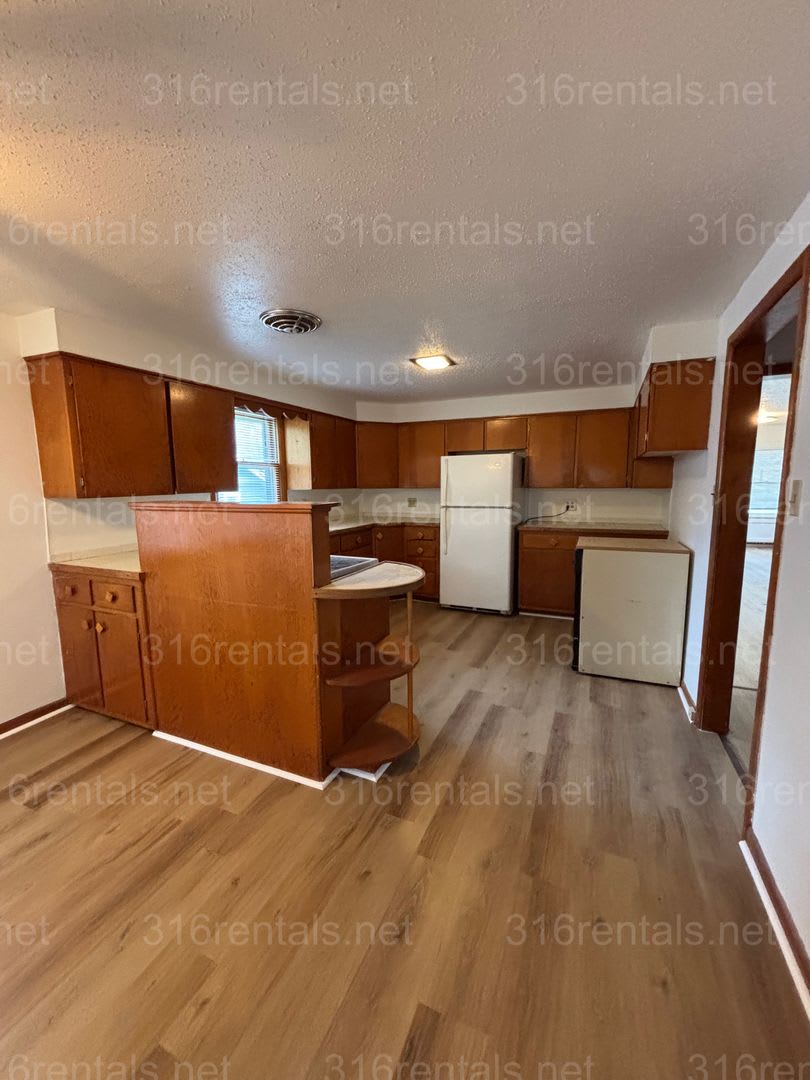 Two Bedroom One Bath House Available Now – photo 5