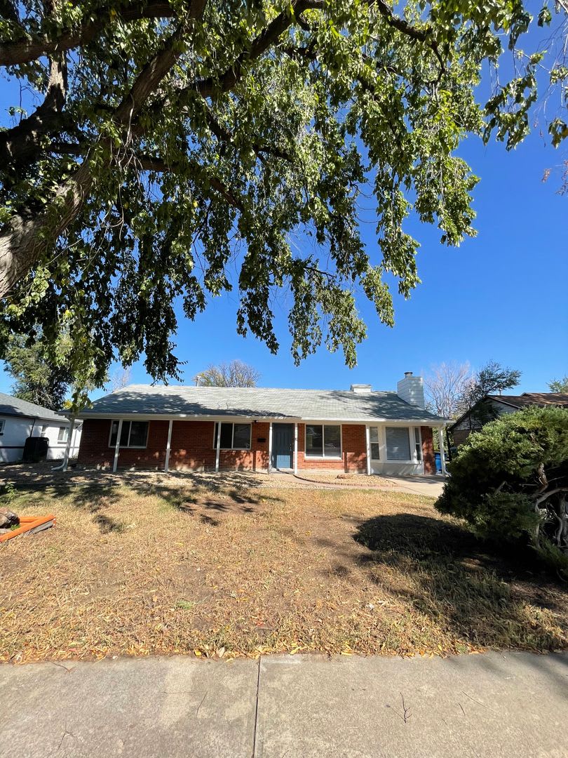 Beautiful 4 bed 2 Bath house in Aurora – photo 1