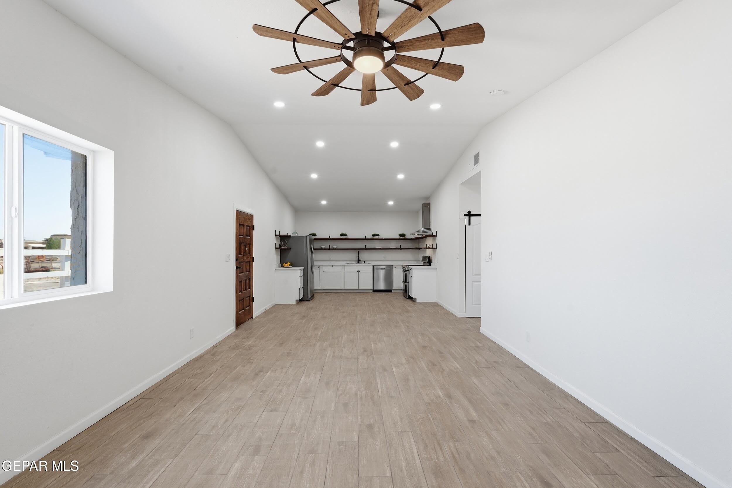 536 James Street – photo 4