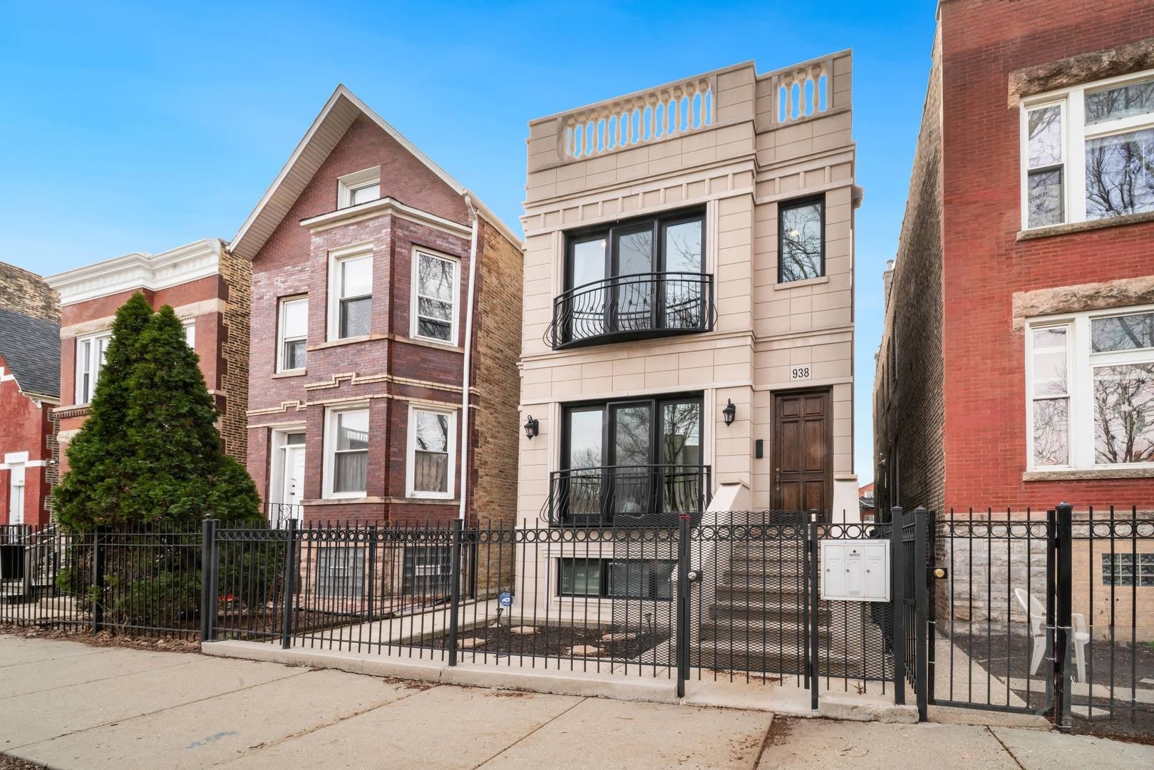 938 N Washtenaw Avenue – photo 1