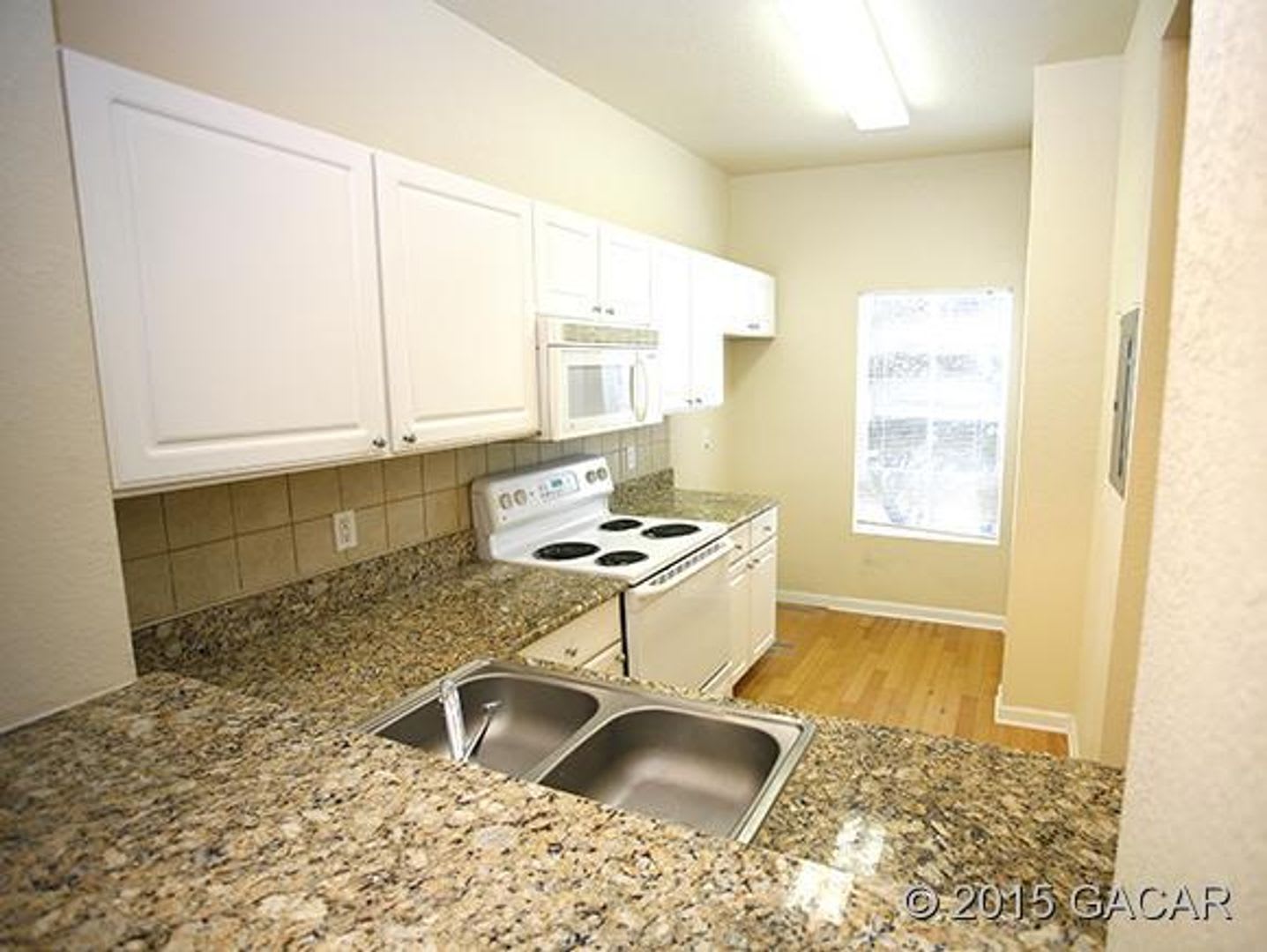 Beautiful 2-Bedroom, 2.5-Bath Townhome in Magnolia Place! – photo 4