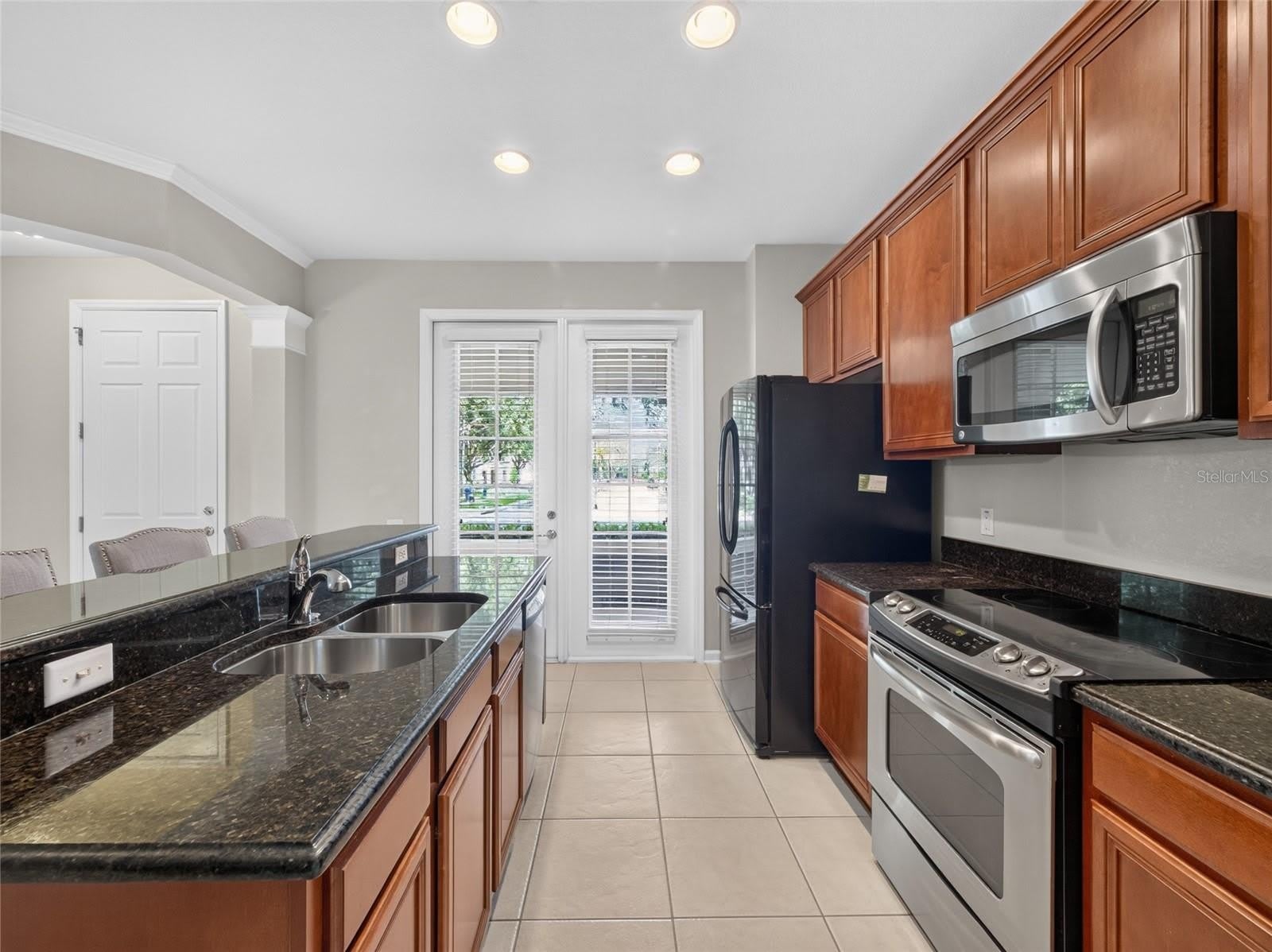 7735 FAIRGROVE Avenue – photo 5
