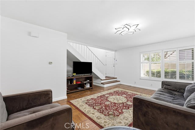 104 Oval Road – photo 3