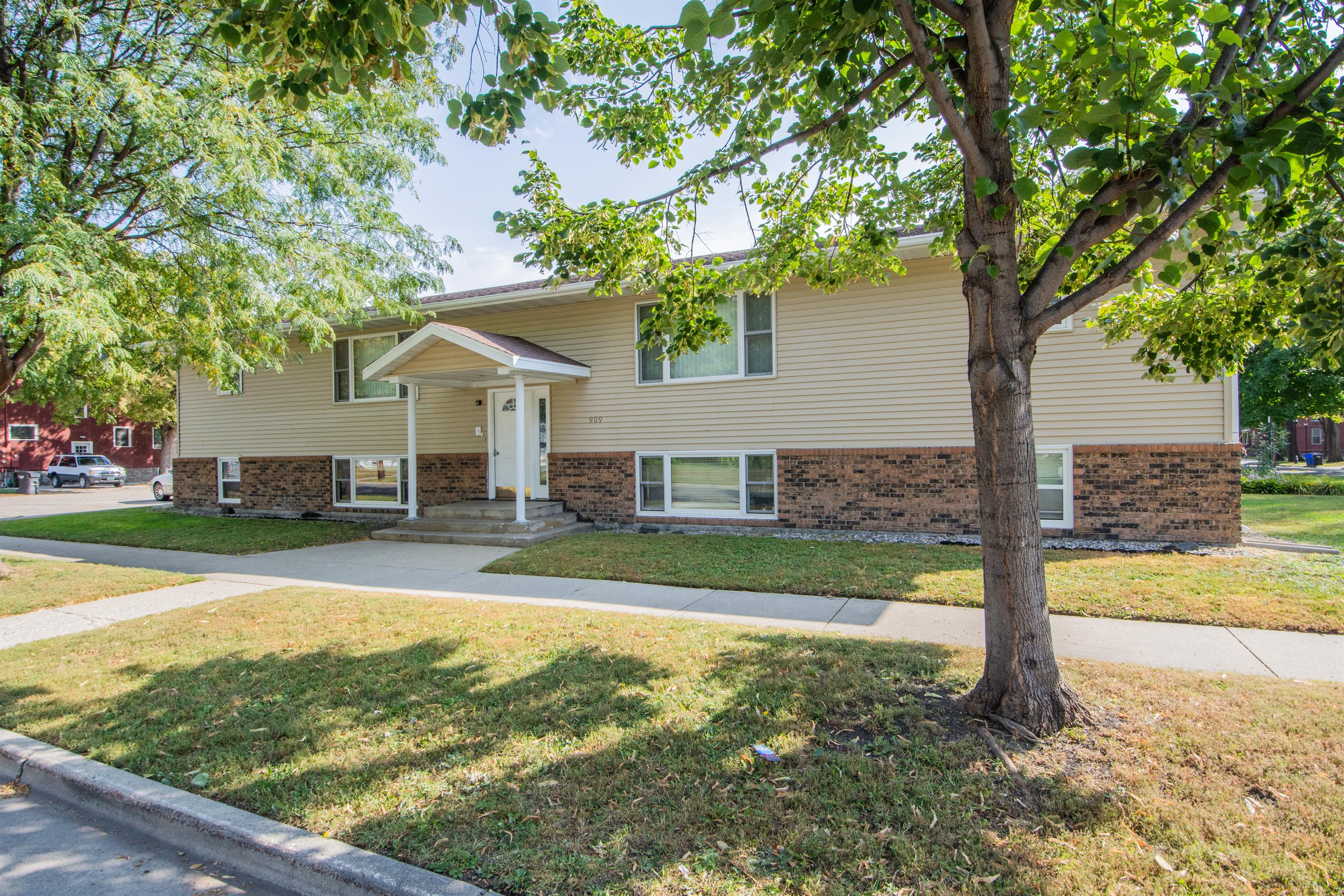 909 12th Street North – photo 2