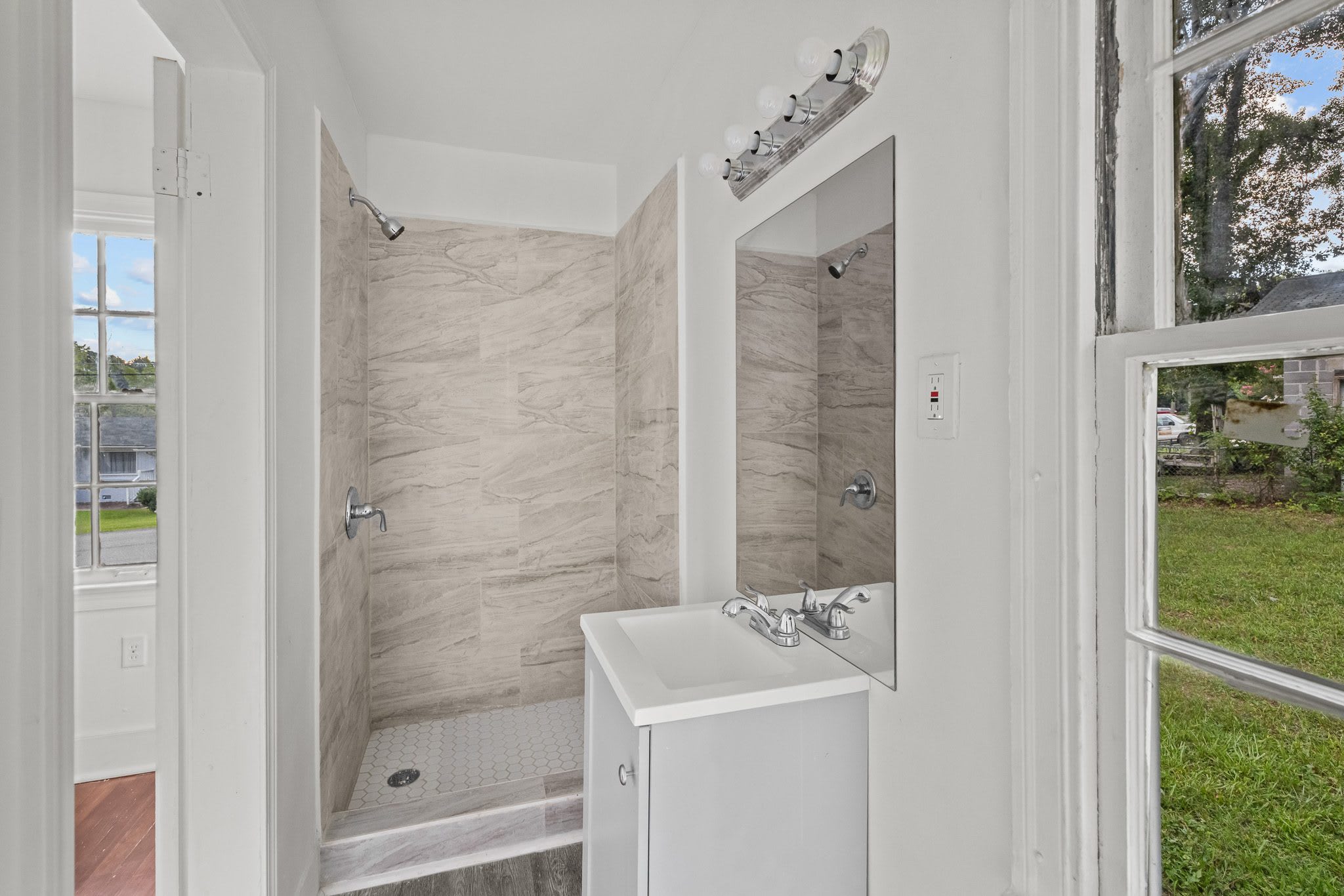 2537 3rd Street Northeast – photo 4