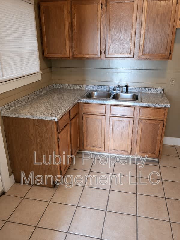 820 Dallas St – photo 5