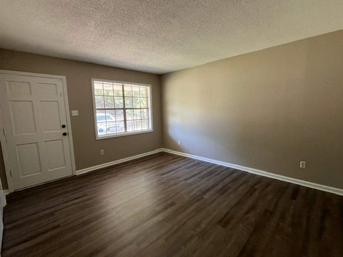Renovated 3 Bedroom 1 Bath Home for Rent!! – photo 4