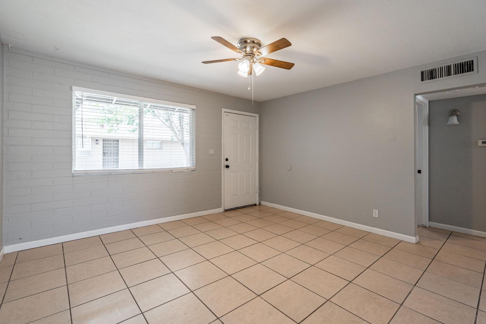 4423 N 23rd – photo 2