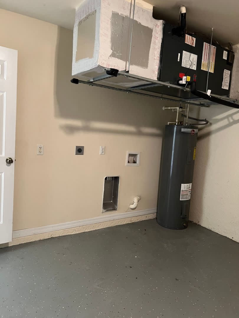 3BR/2BA Duplex with Garage – photo 2