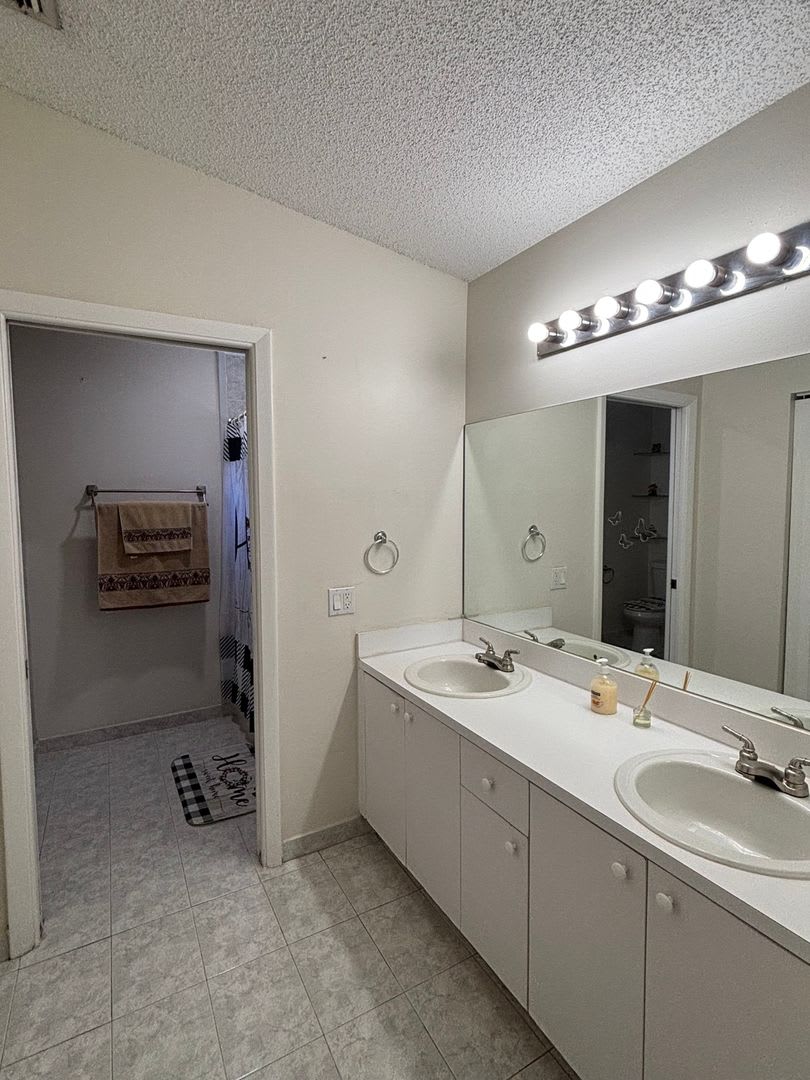 Charming 3BR House in Homestead – photo 5