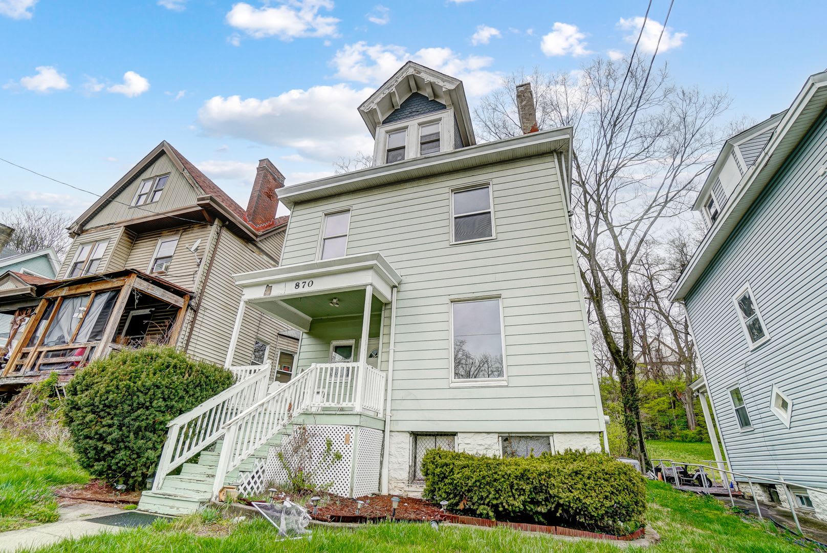 5 Bedroom House in Cincinnati! LEASING SPECIAL, 50% off Security Deposit if lease signed by 09/15!! – photo 3