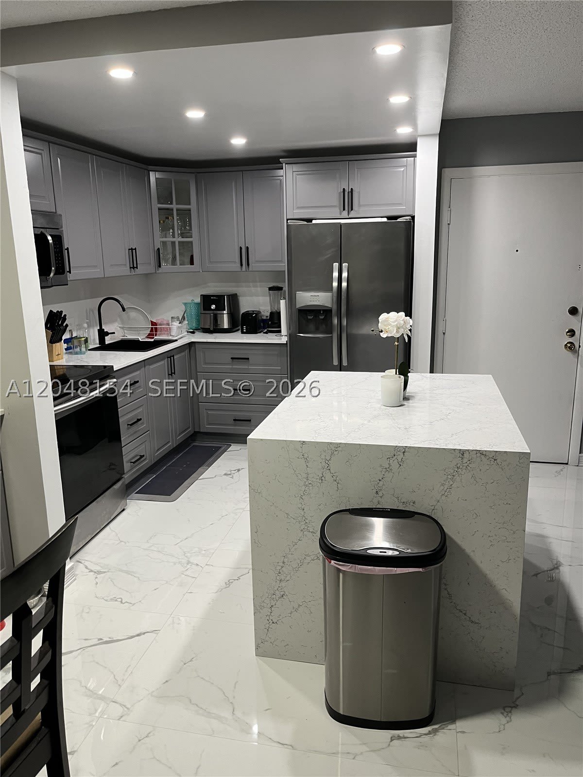 819 NE 199th St – photo 2