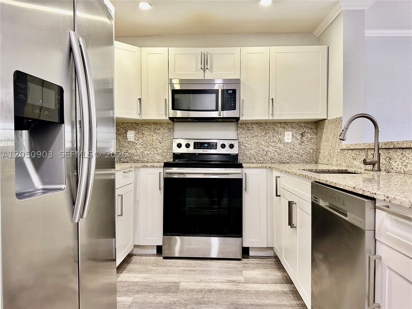 15430 SW 82 LN – photo 1