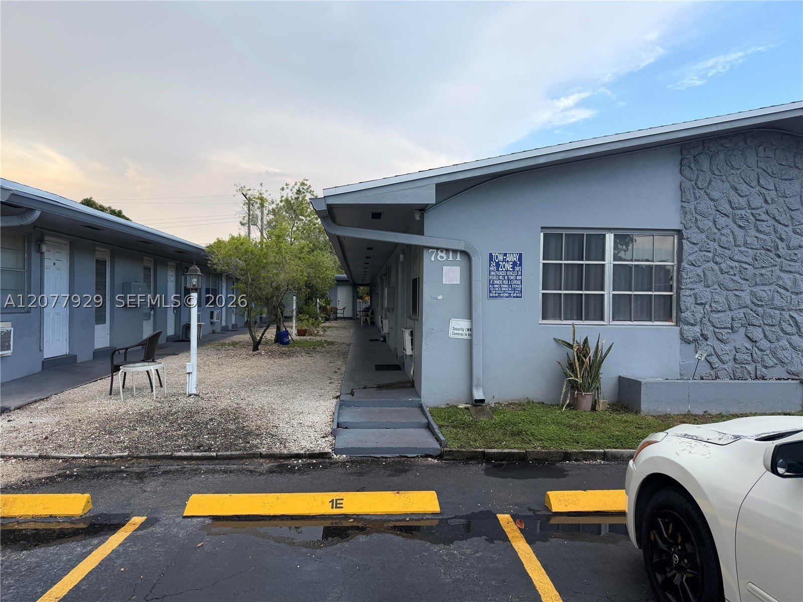 7811 Johnson St – photo 1