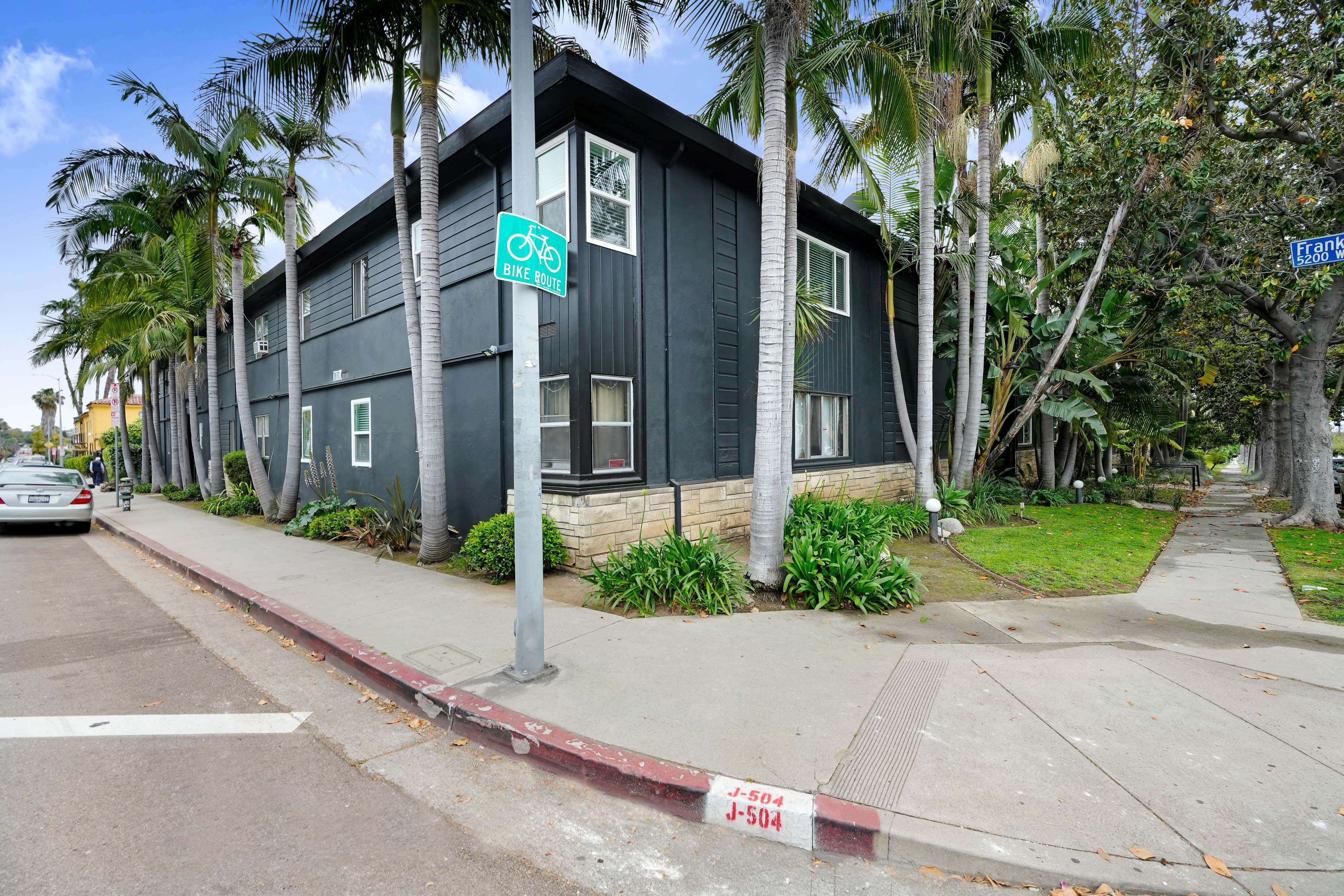1844 & 1850 North Harvard Apartments – photo 4