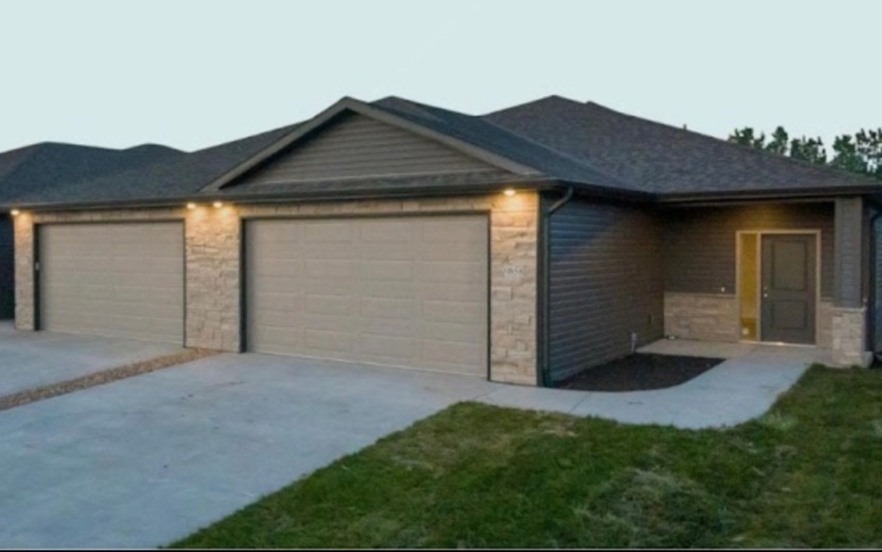 Brand New 3 bedroom/3 bathroom ranch townhome in Waverly – photo 1