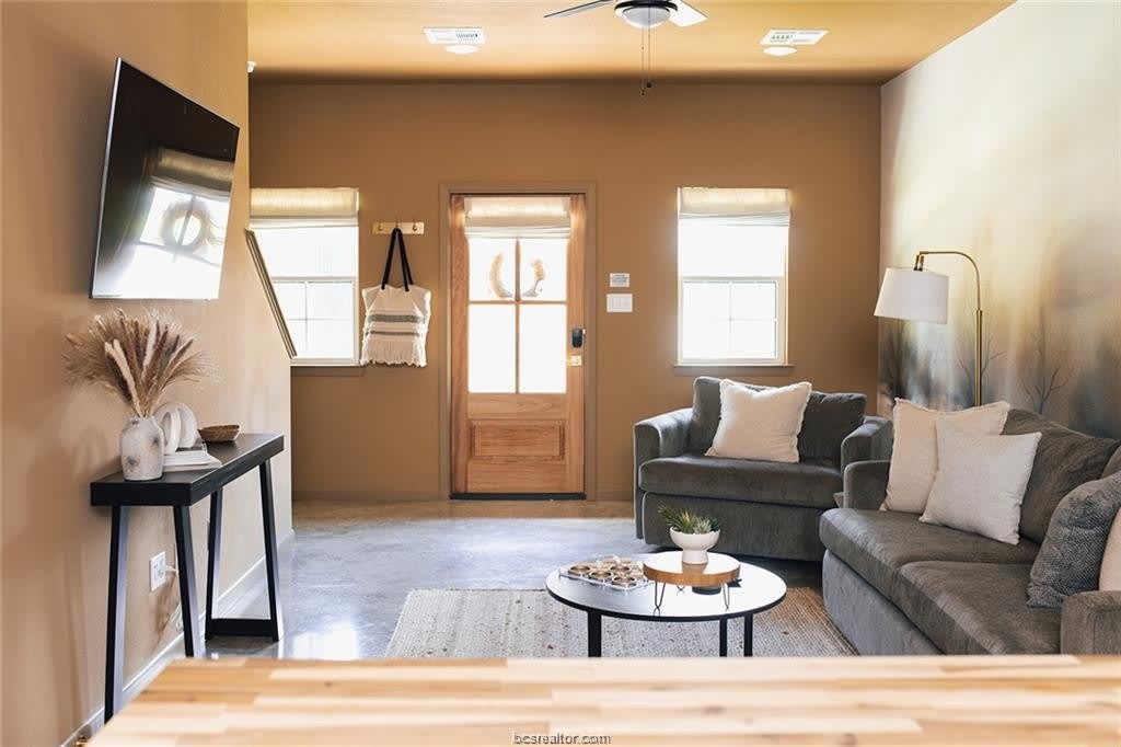 302 W 31st Street – photo 3