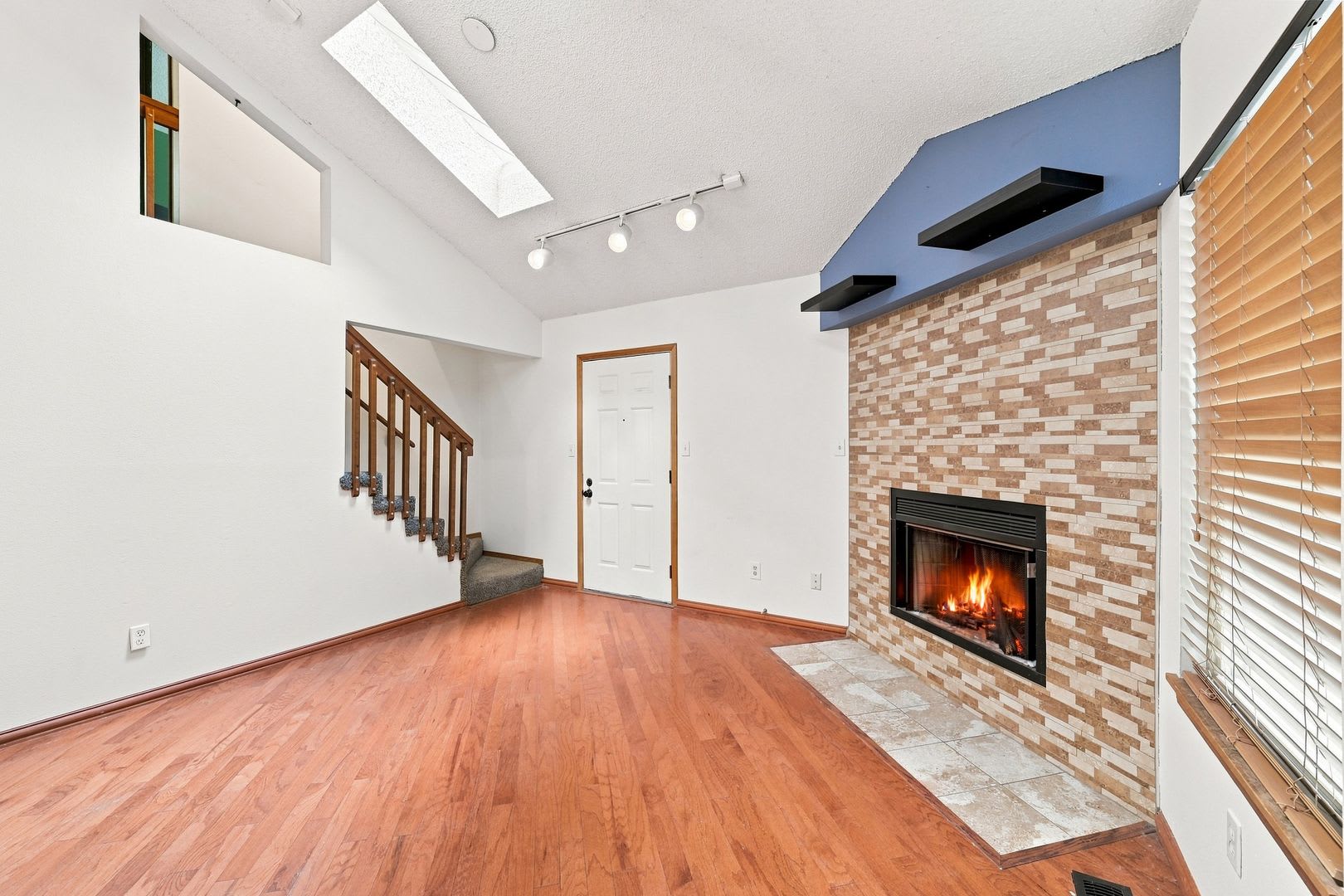 3 bed, 3 full bath – photo 5