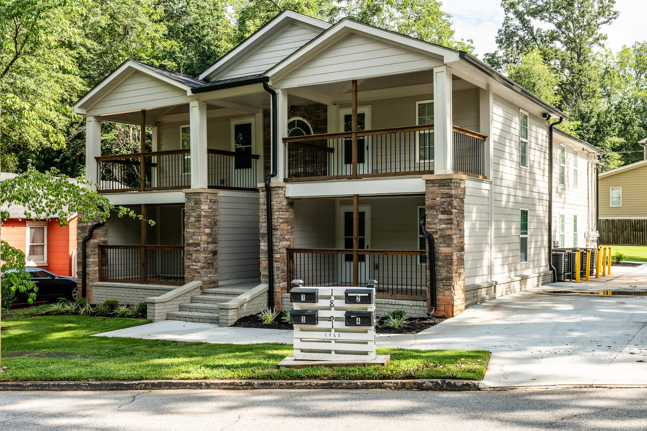 1861 Lyle Avenue – photo 1