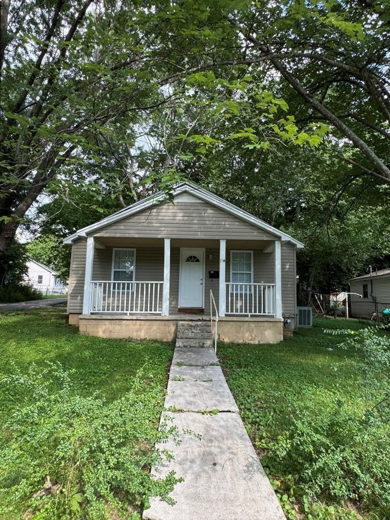 118 N Fowler Avenue – photo 1