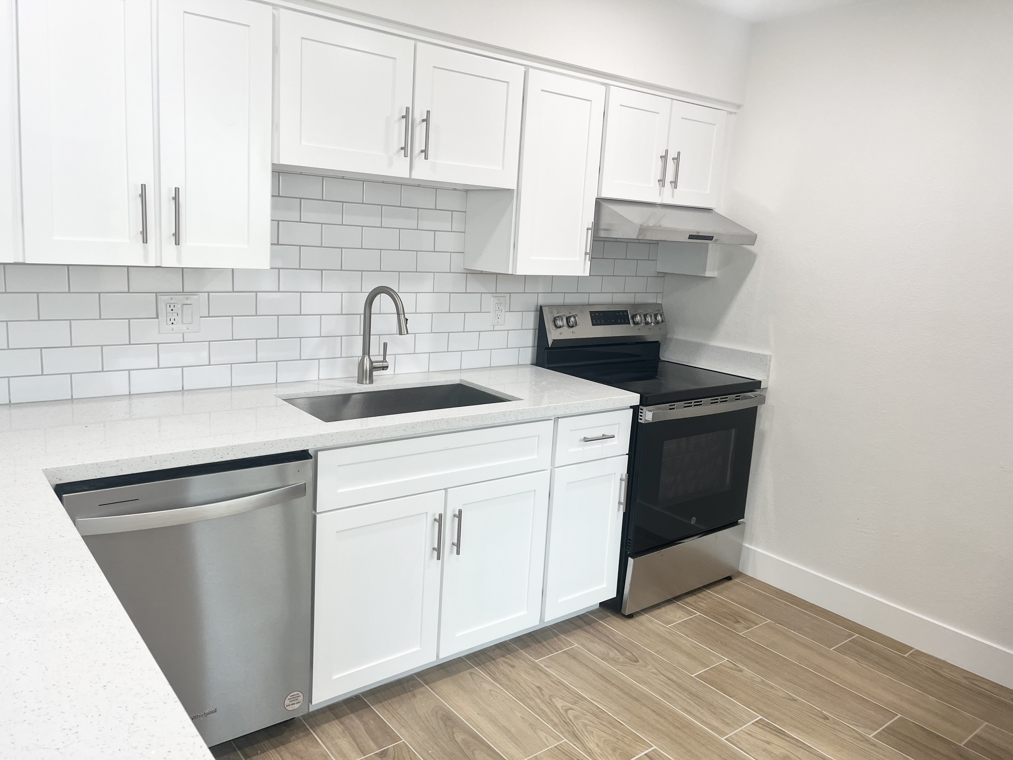 2025 N Richland St – photo 2