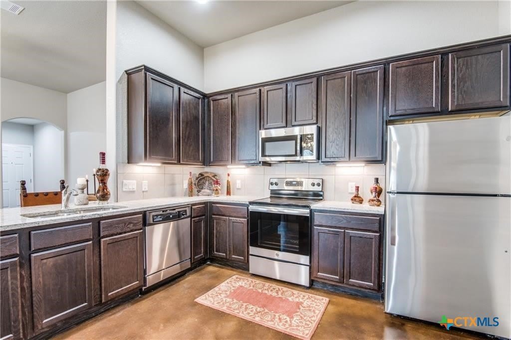 1112 Renee Way – photo 3