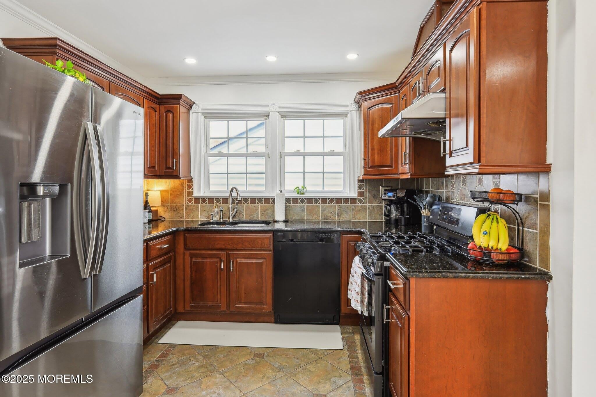 120 Hulick Place – photo 4