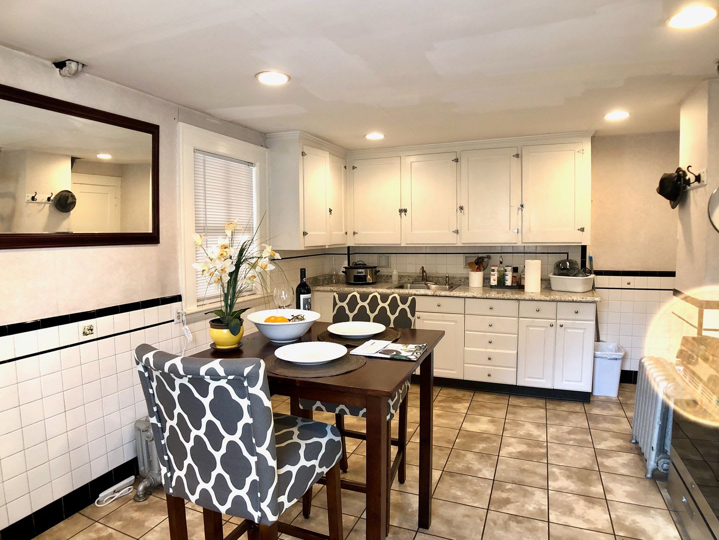 Amazing Location 2 Bed Duplex In Nonantum – photo 1