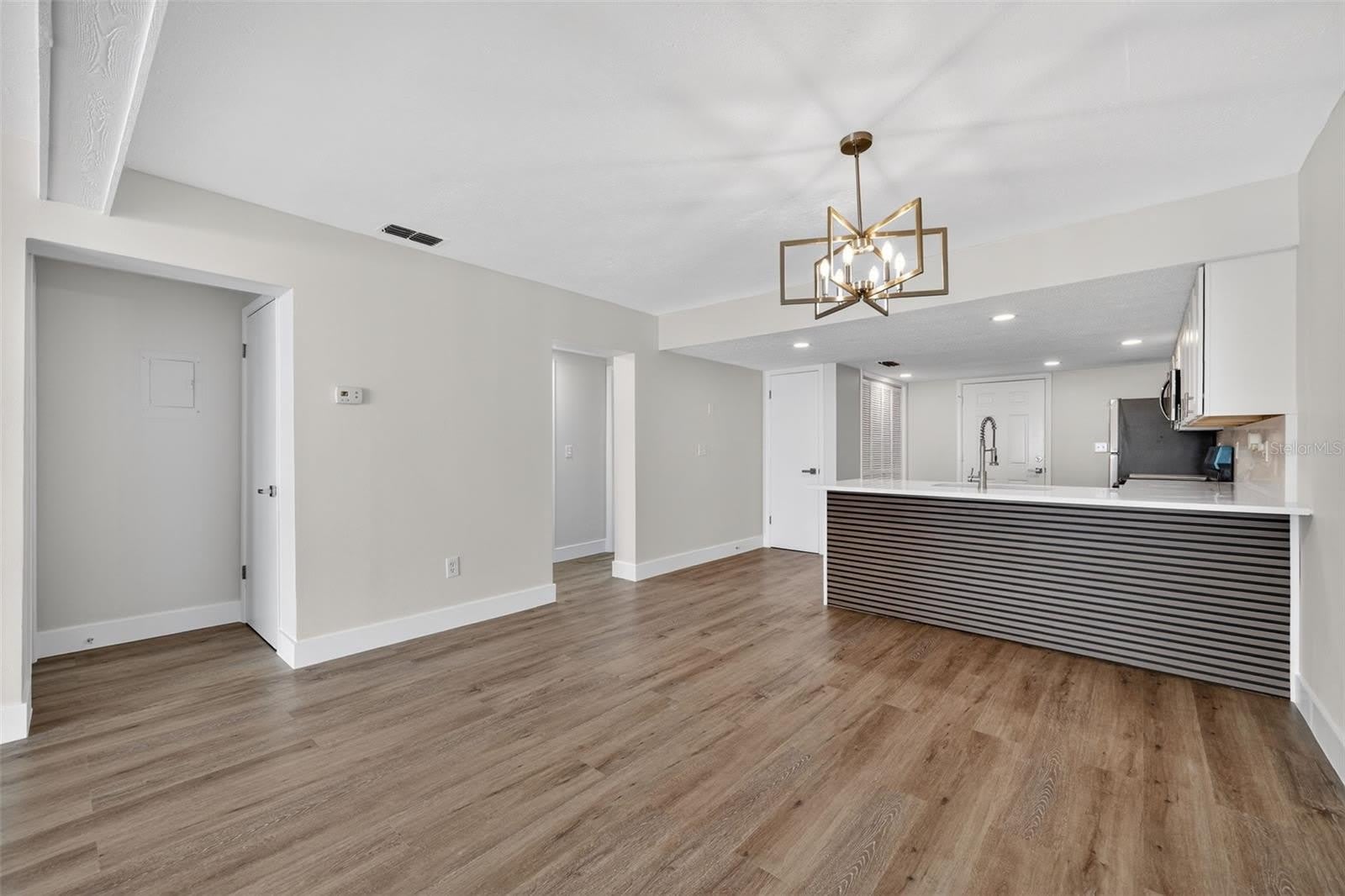 9826 POCONO Street – photo 4