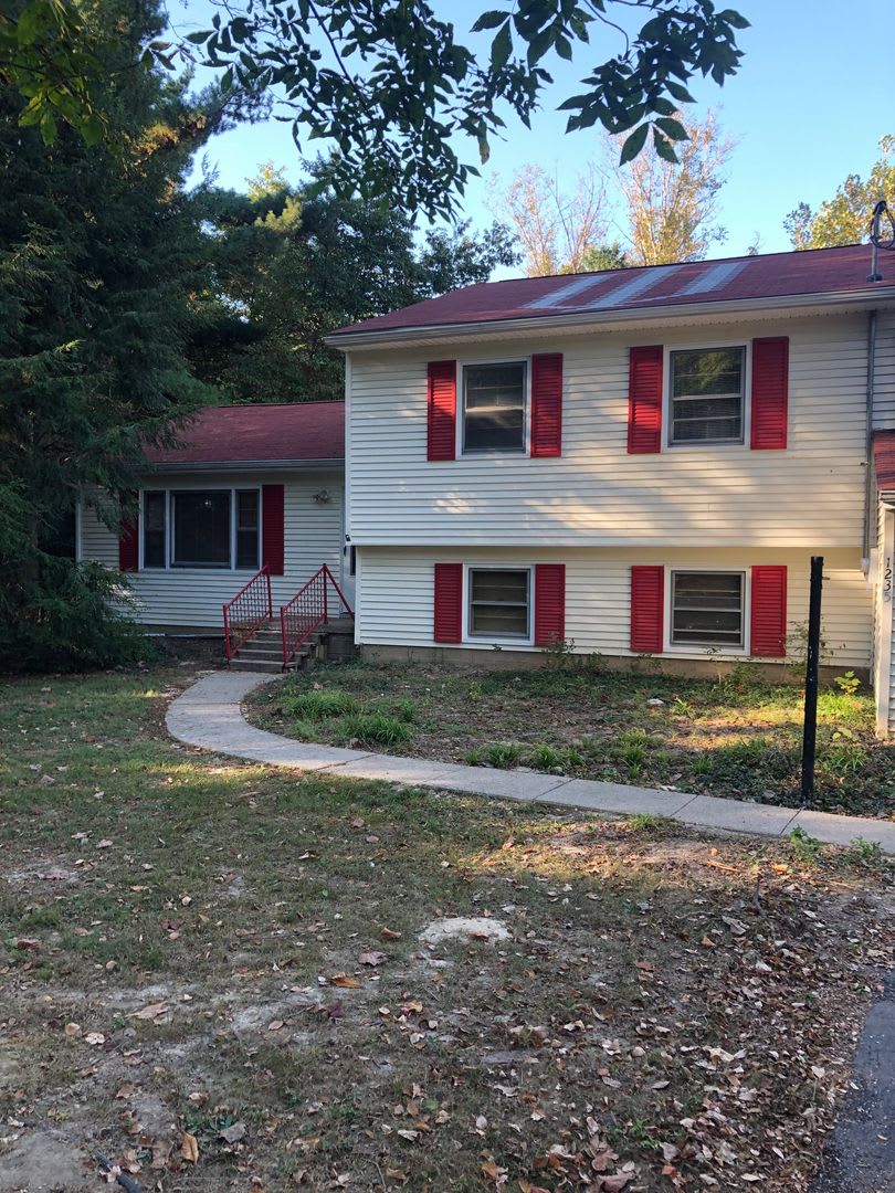 Newly renovated 4BR/2BA home, across from IU Stadium and Golf Course! – photo 3