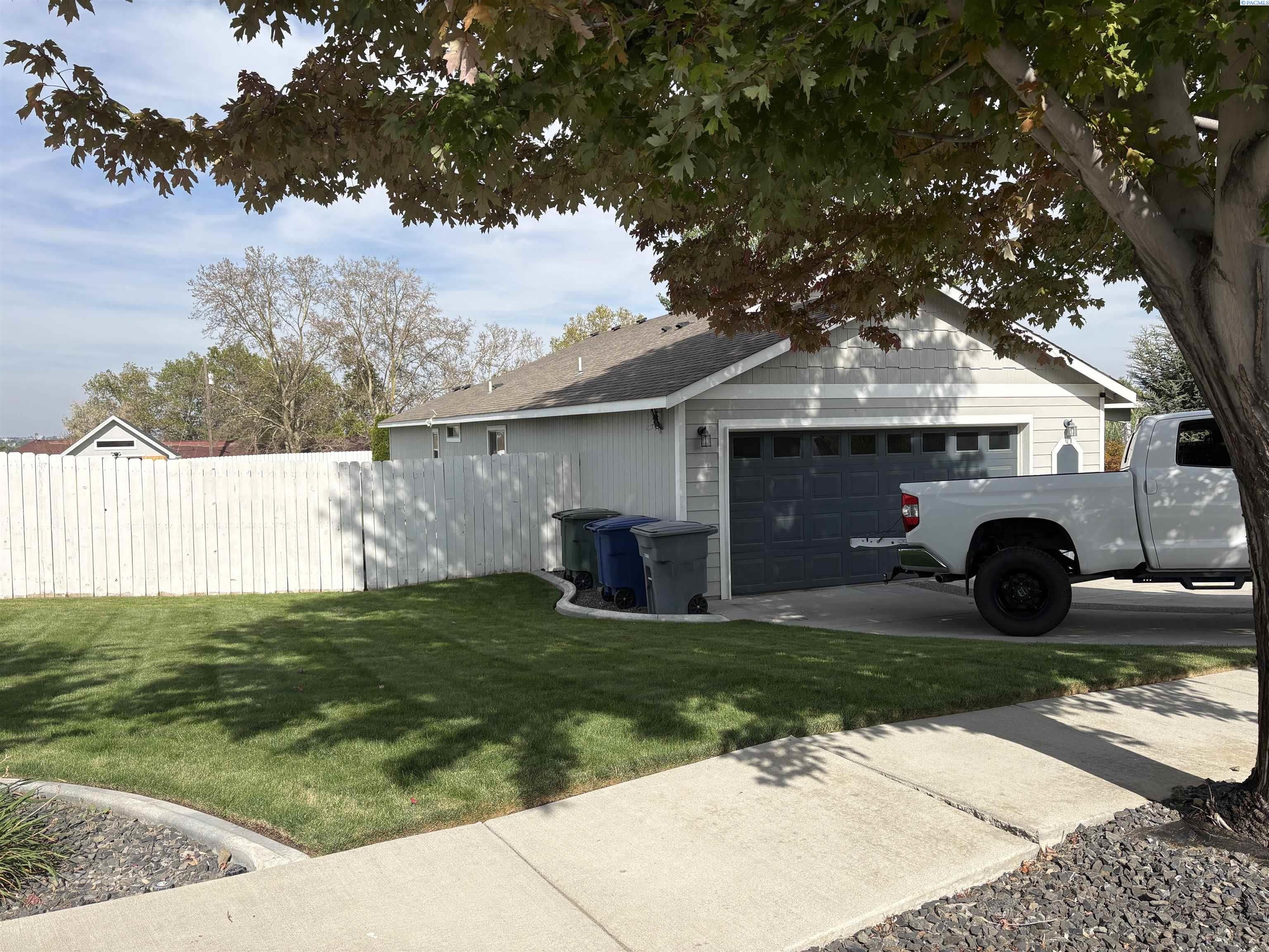 438 Charbonneau Dr – photo 2