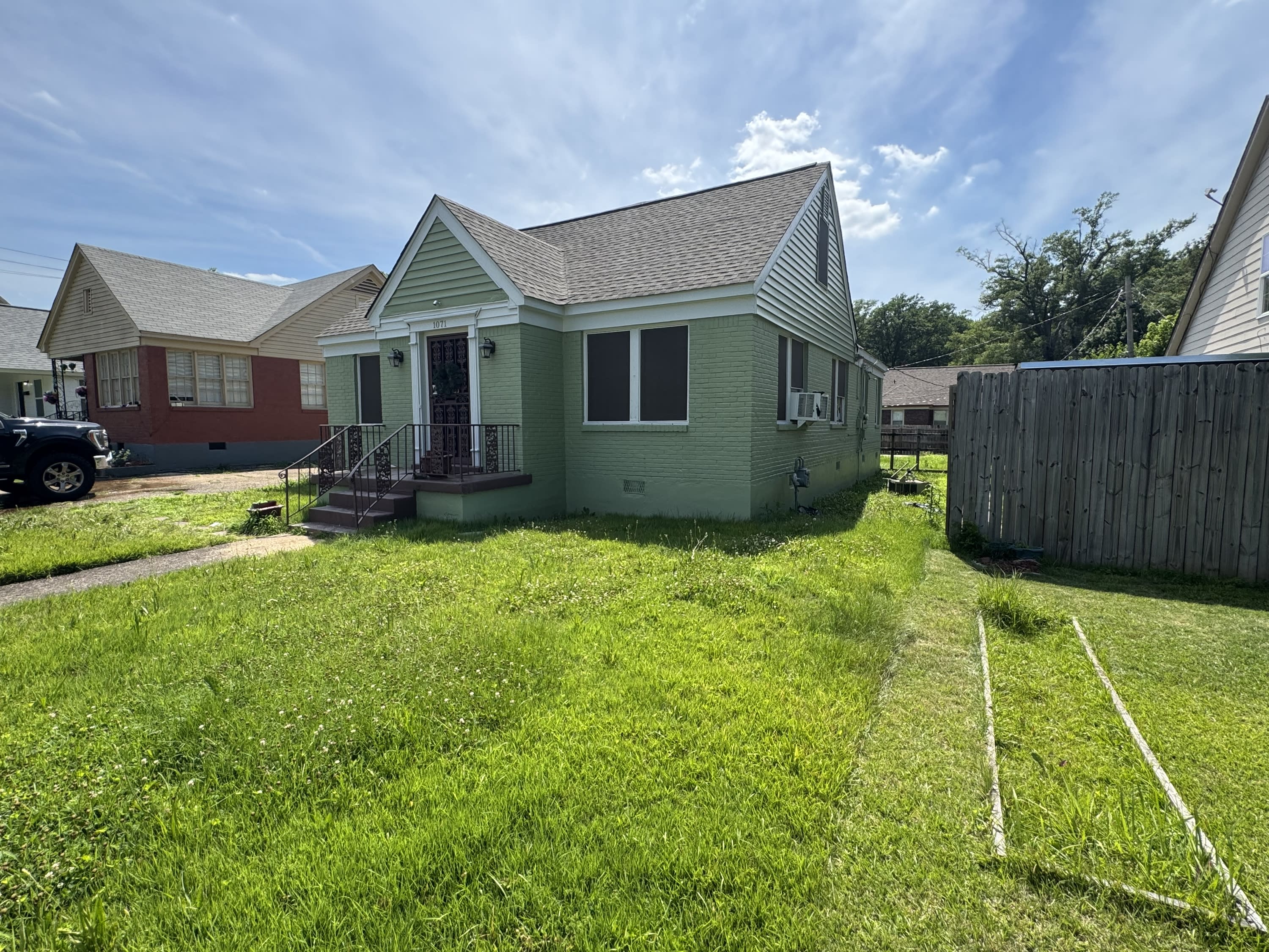 1071 North Avalon Street – photo 1