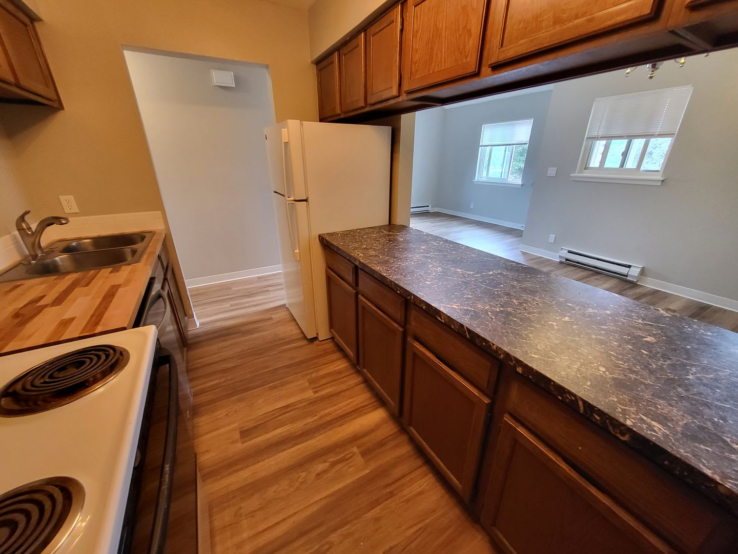 Bright Spacious Beautifully Updated Available August 10Th – photo 5
