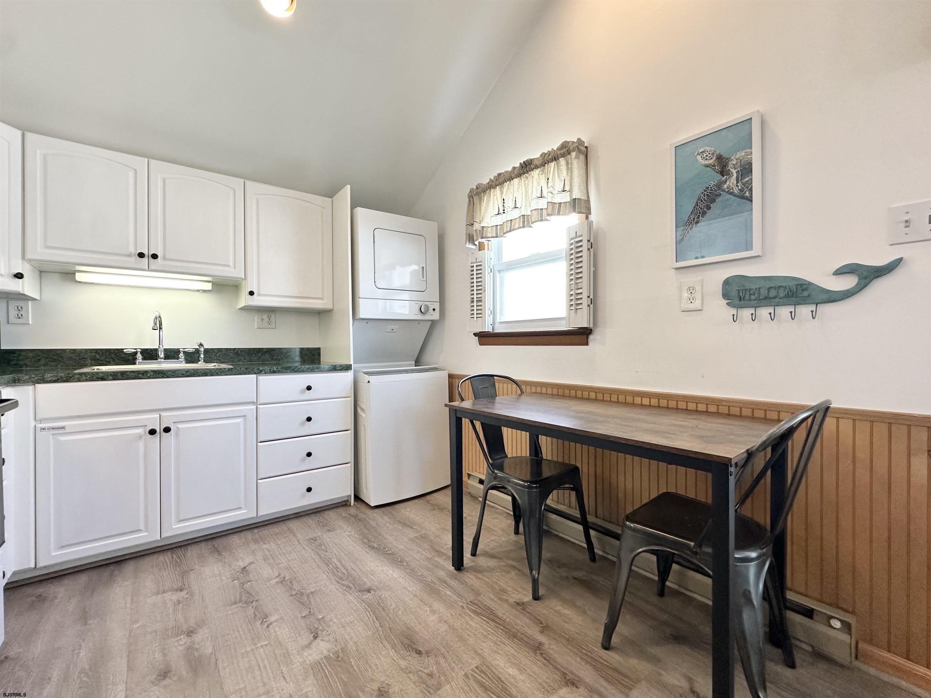 148 E Burk Ave – photo 4