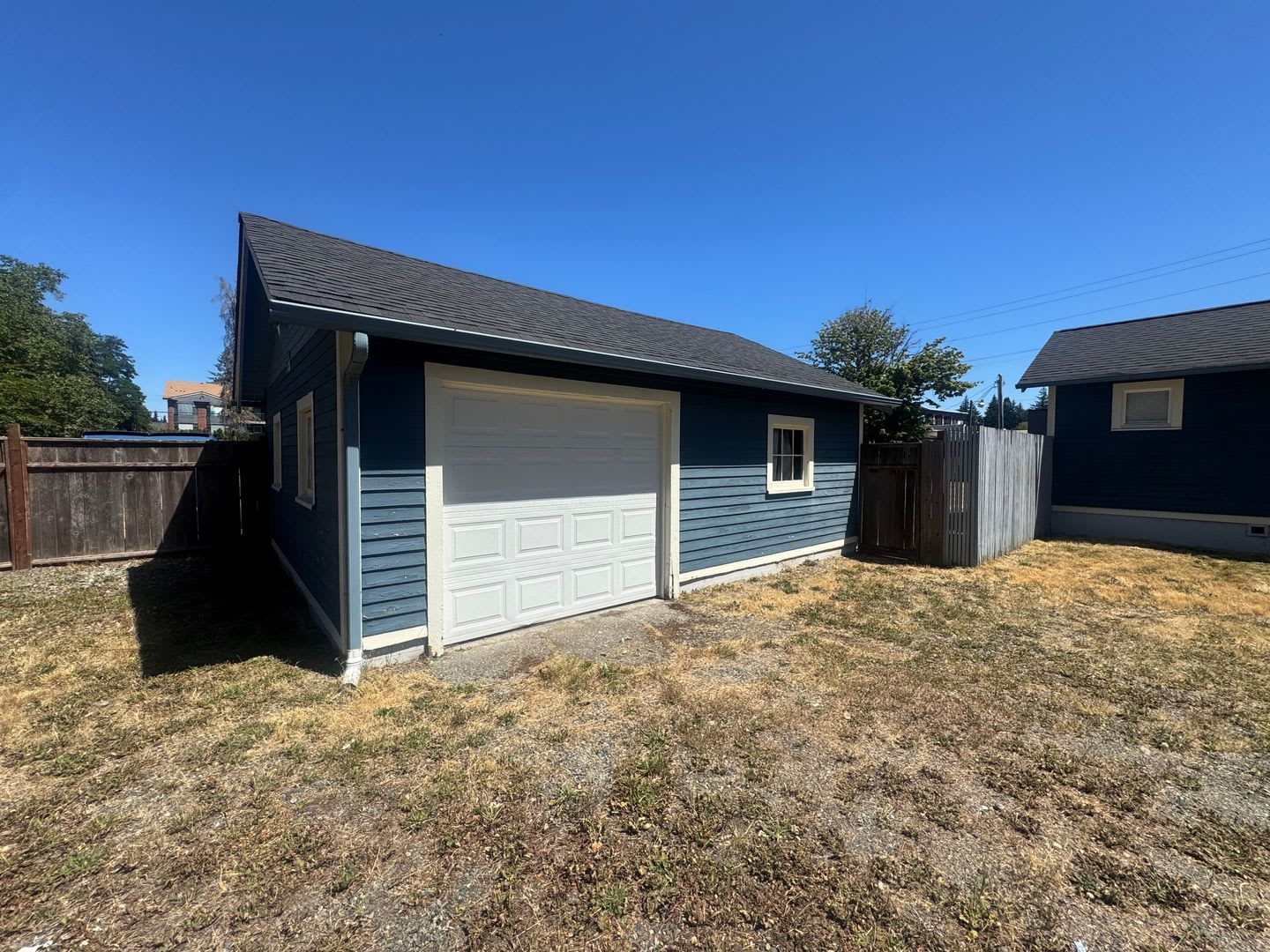Huge 4 bedroom -A stones throw to PLU! – photo 3