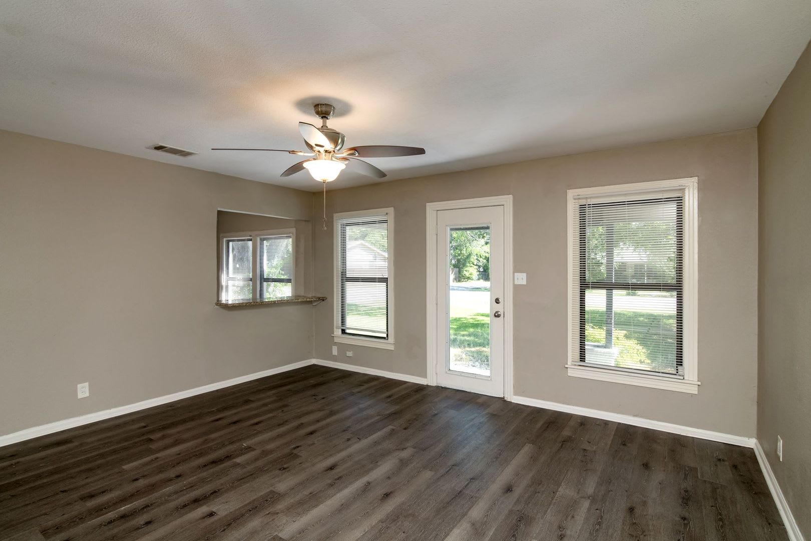 Beautiful 3 Bedroom 1 Bathroom Gem In Terrell Available Now – photo 4