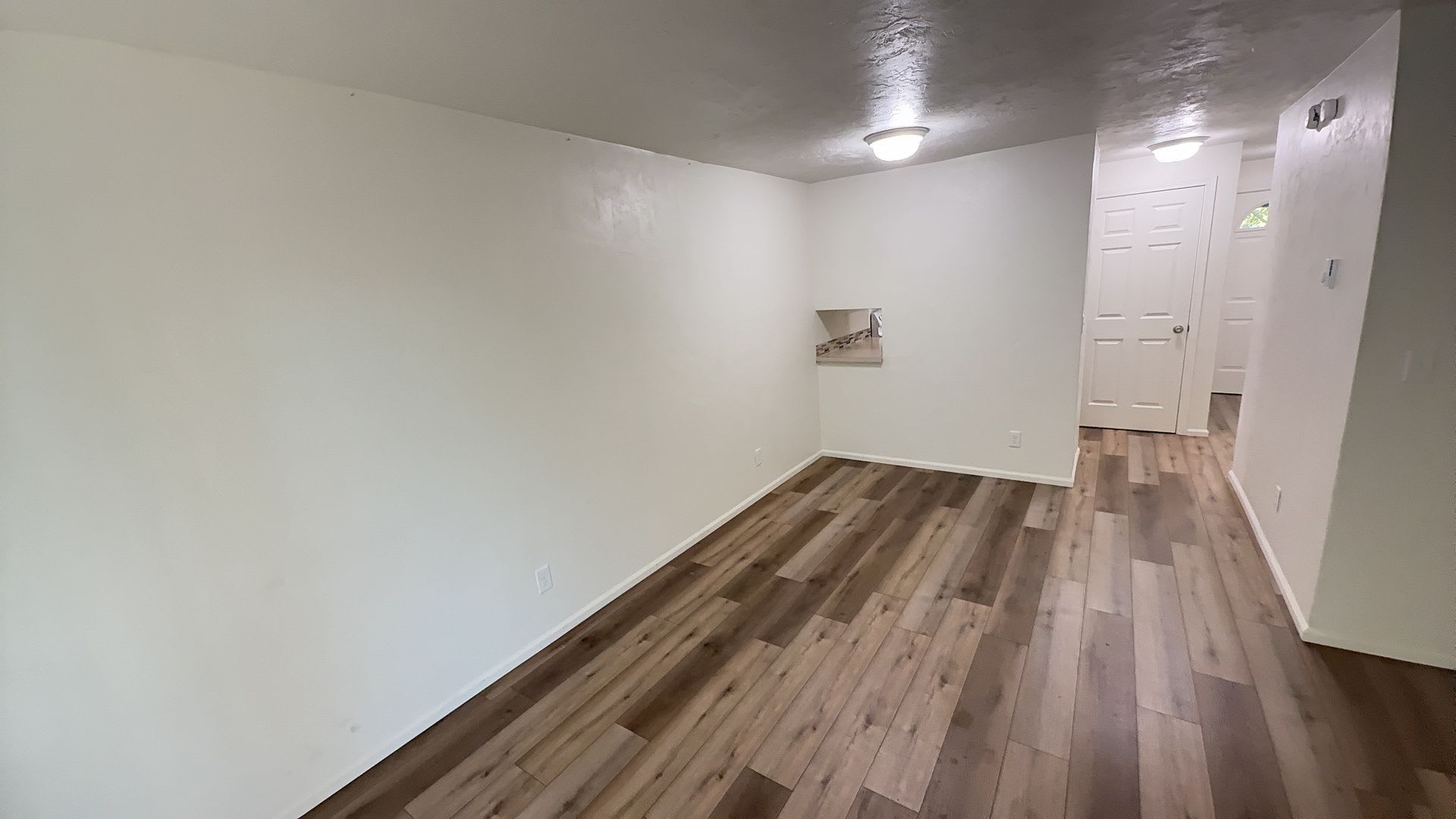 2 Bed, 1.5 Bath Condo in The W. Eugene Neighborhood! Apply Now! – photo 5