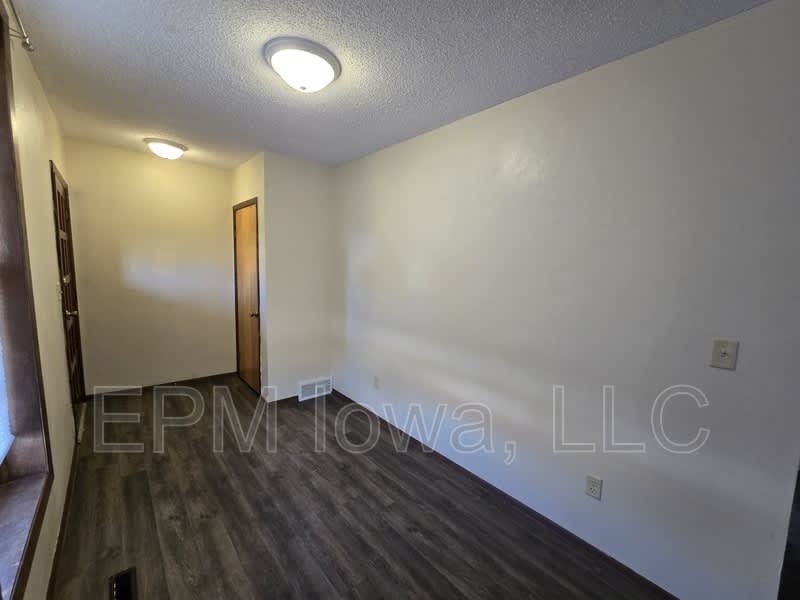302 1st Street Southeast – photo 5