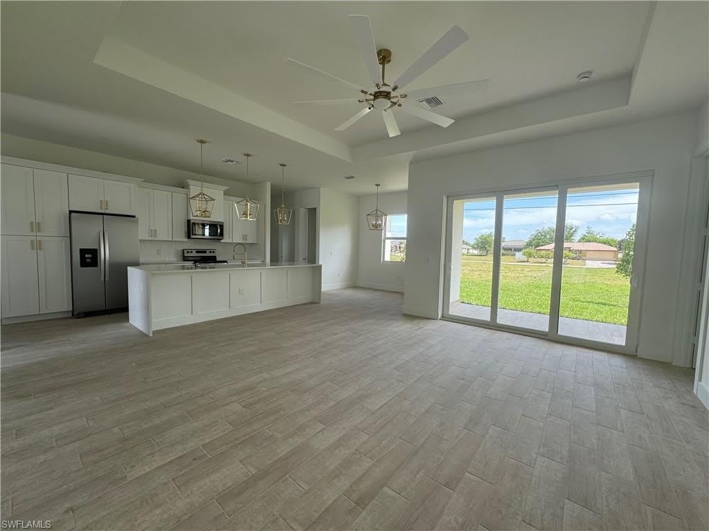 1421 NE 17th Ave – photo 2