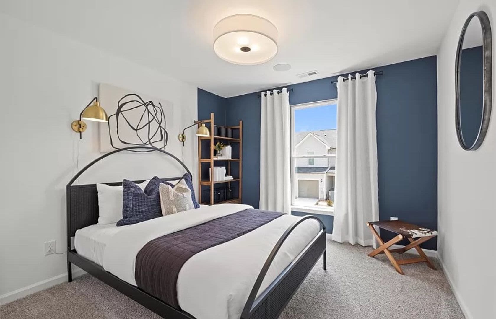 Room in 3 Bedroom Home at Leading St – photo 5