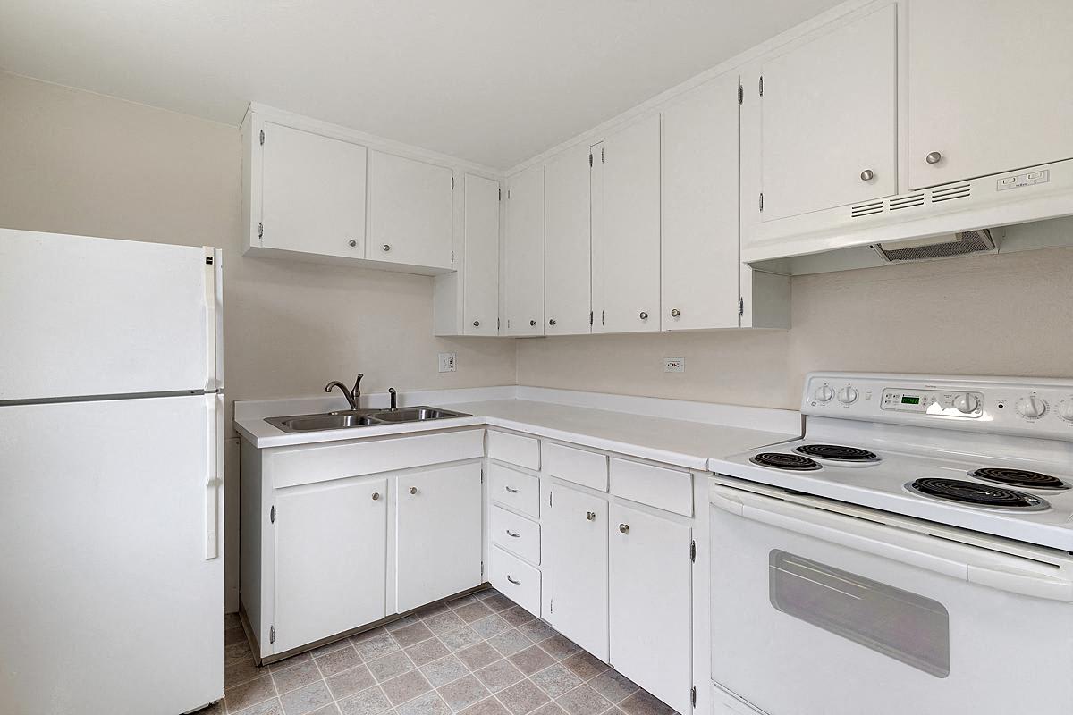 Stratford Apts – photo 3