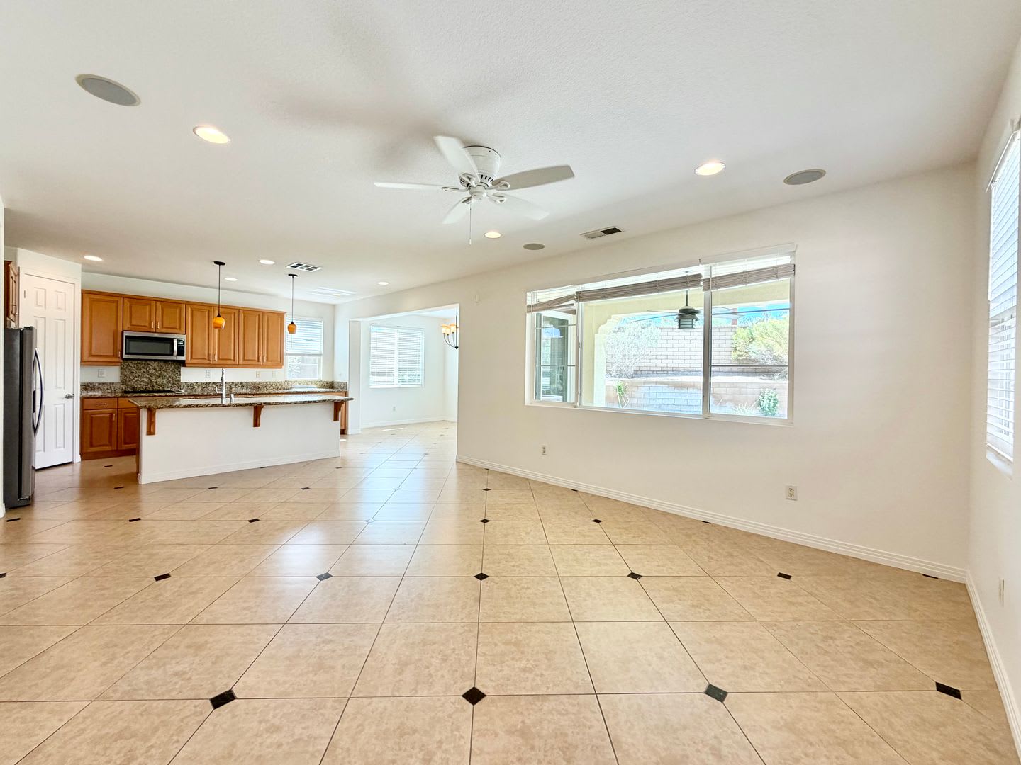 AVAILABLE NOW! GORGEOUS 4 Bedroom 3 Bathroom POOL HOME in Palm Desert! – photo 4
