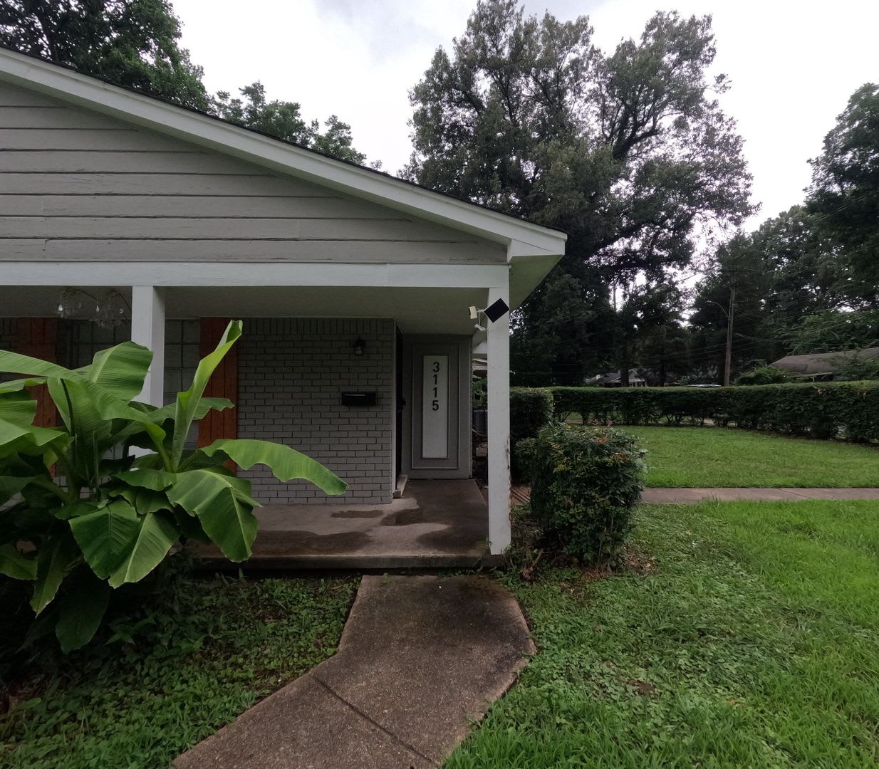 Fully Renovated 2BR Duplex Near University of Memphis – photo 1