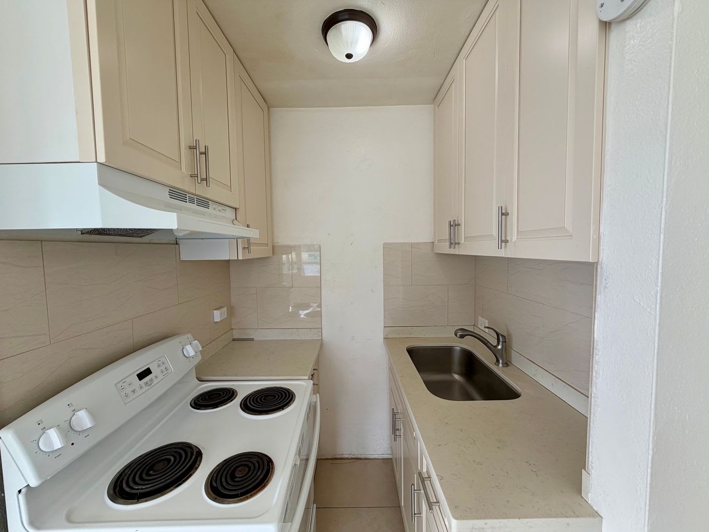 Waikiki Studio Upgraded 0 Bed 1 Bath Next To Ala Wai – photo 4
