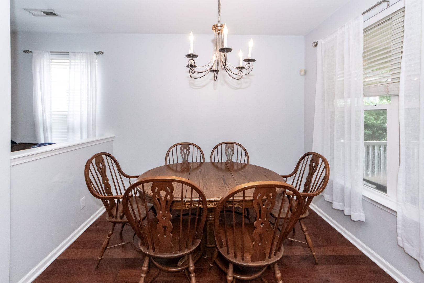 4 Bedroom, 2.5 Bathroom Home in Eagle Run – photo 4
