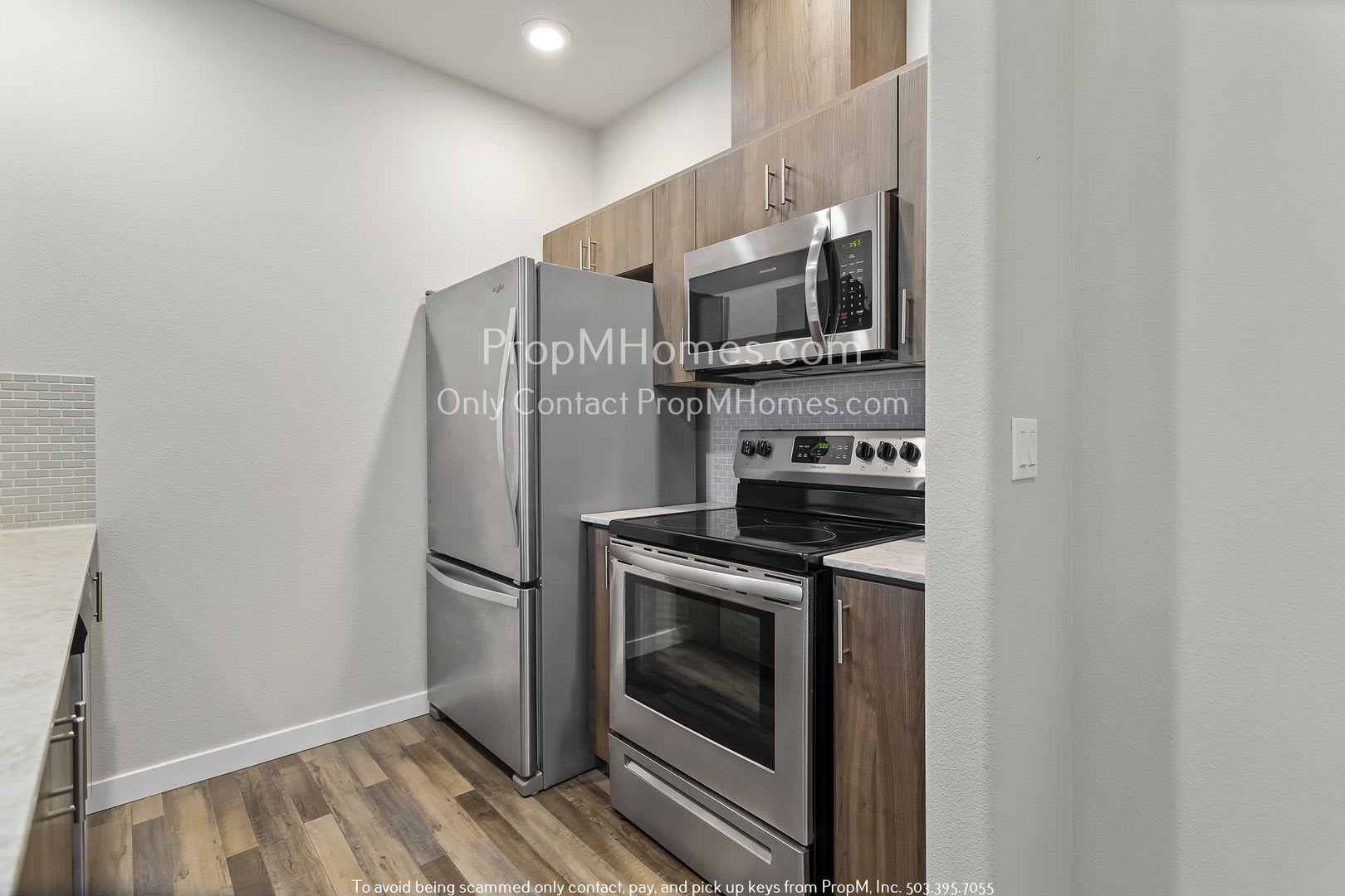 One Bedroom Condo In The Heart Of North Bethany Top Floor With Vaulted Ceilings – photo 3