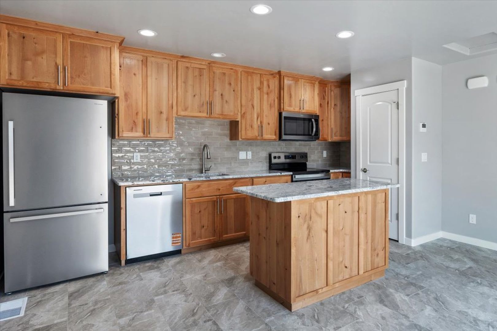 Remodeled 1 Bed 1 Bath Unit With City Services Included In Rent – photo 5