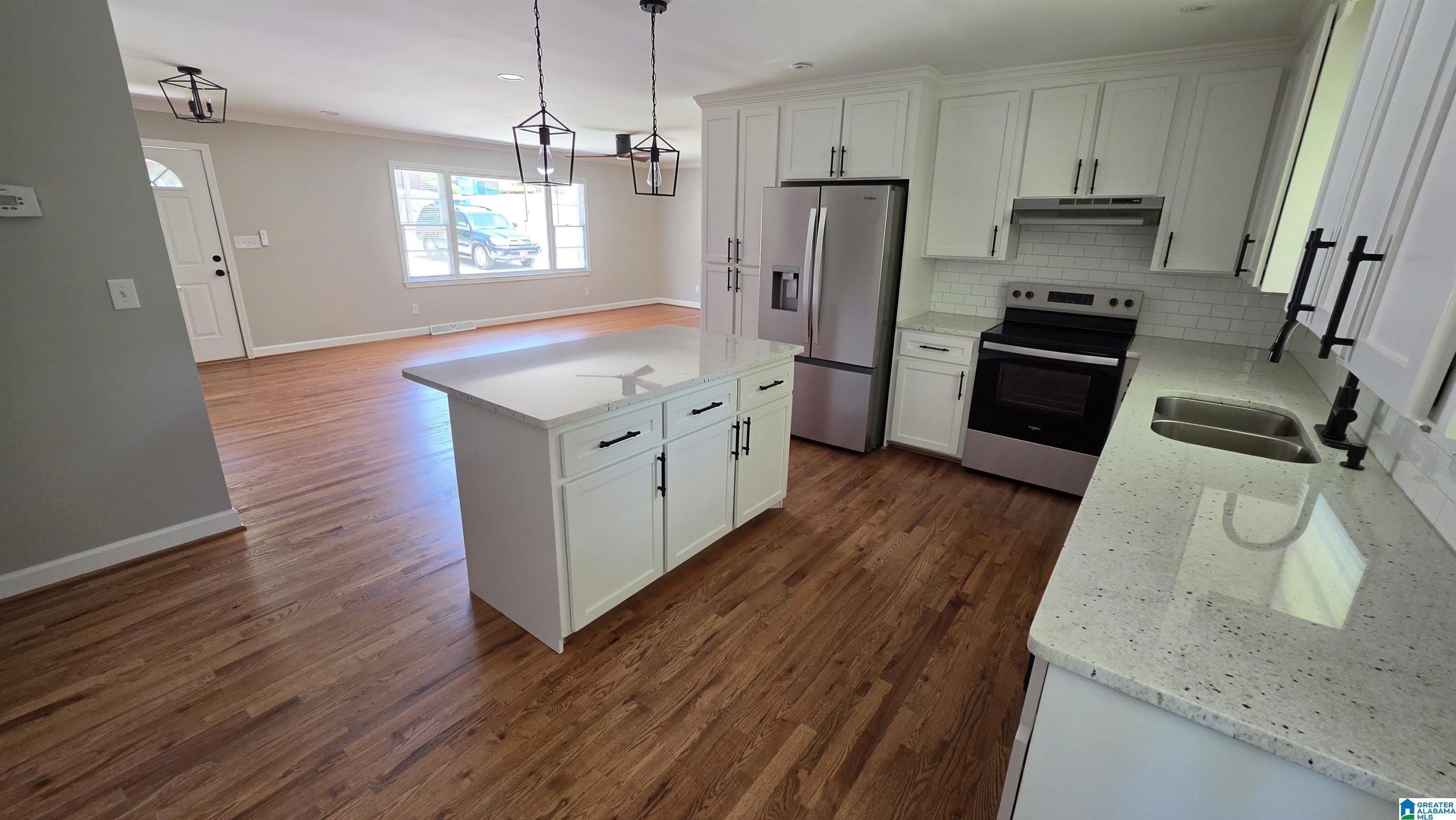 955 3RD AVENUE – photo 3