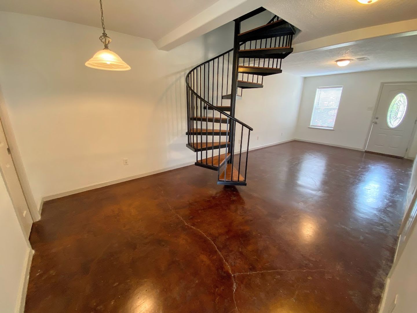 Move-In Special! 2-Bedroom, 2.5-Bath Townhome Located Across from McNeese Campus! – photo 4